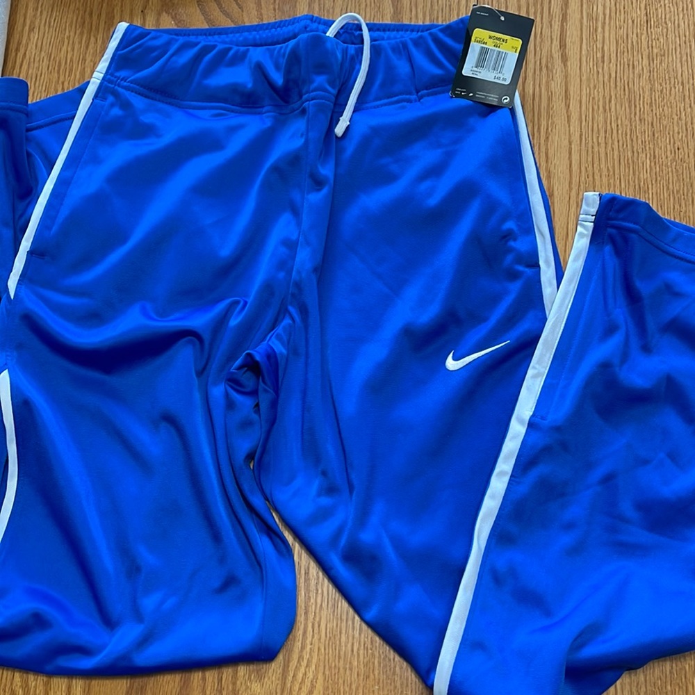Women’s Nike warm up pants